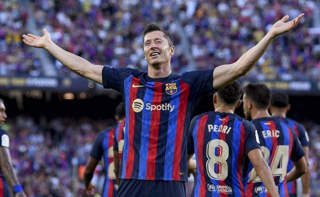 广东有意餐饮管理画册设计案例